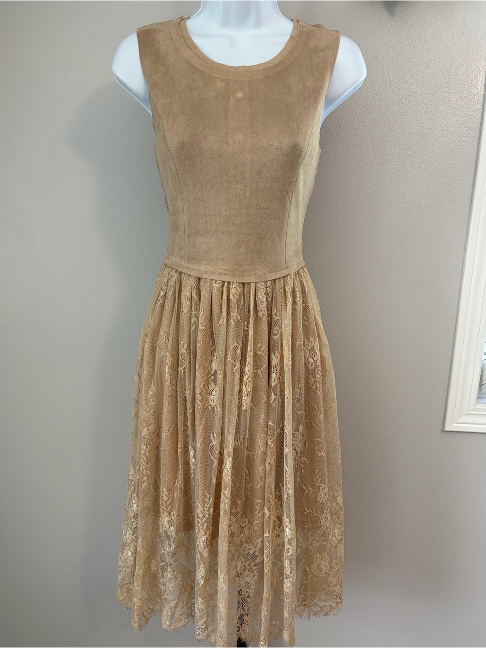 NWOT verty Tan Sleeveless Lace-Skirt Midi Dress